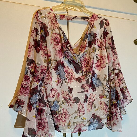 White House Black Market Sheer Floral V Neck Top - Picture 3 of 12